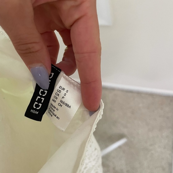 H&M Divided Tank - Picture 2 of 2